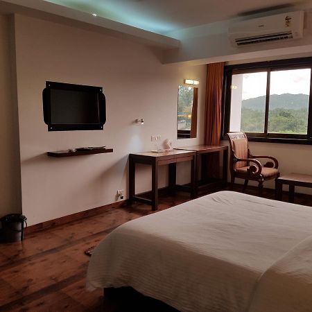 Bisu Hotel & Resorts Khed  Eksteriør bilde