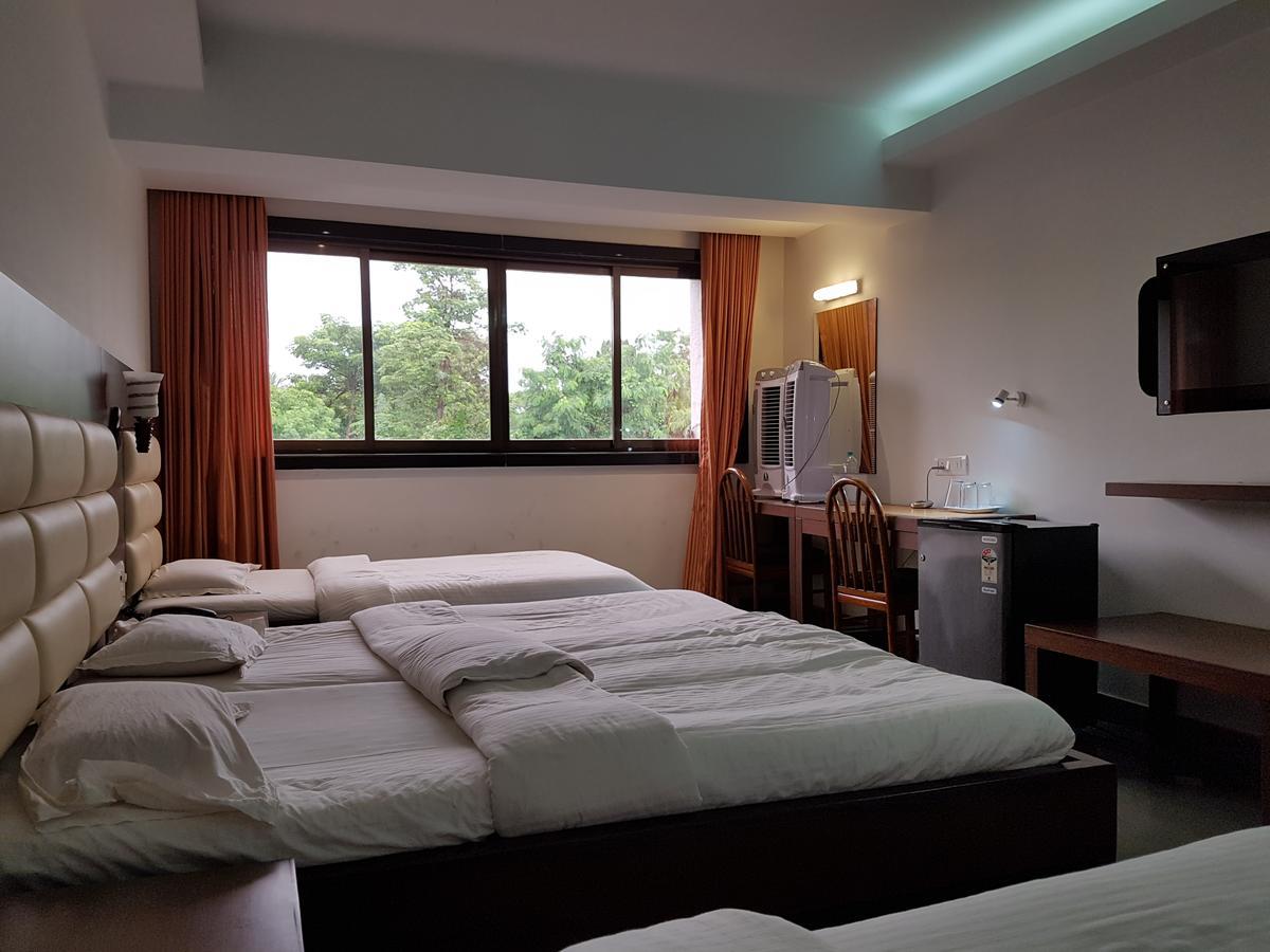 Bisu Hotel & Resorts Khed  Eksteriør bilde