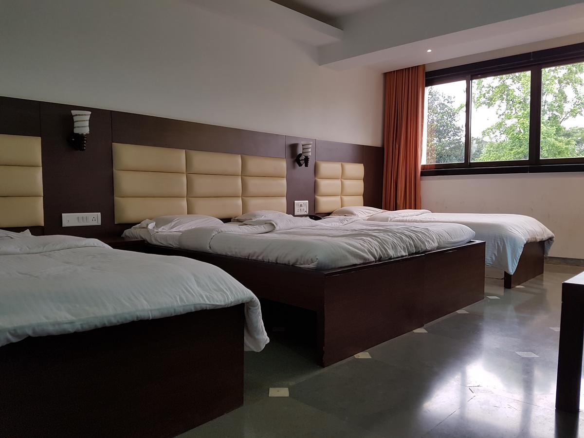 Bisu Hotel & Resorts Khed  Eksteriør bilde